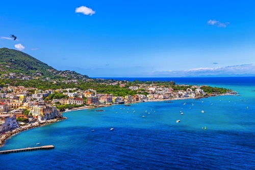 Blick von Castello Aragonese auf die Insel Ischia 