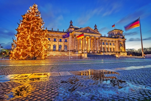 weihnachtliches Reichstagsgebäude in Berlin, der Hauptstadt von Deutschland