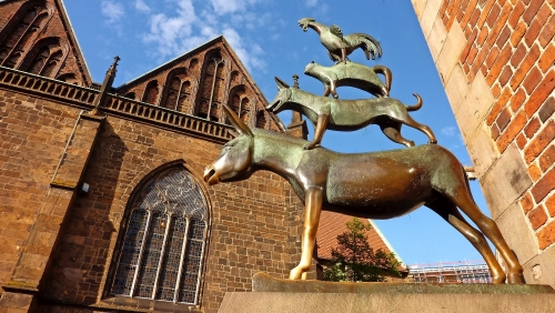 Bremer Stadtmusikanten in der Abendsonne