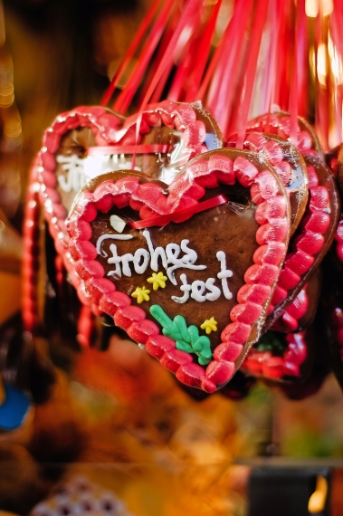 Lebkuchenherz an einem Stand auf dem Nürnberger Christkindlesmarkt, Deutschland