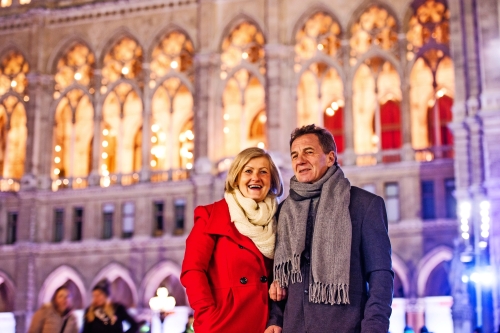 winterliches Rathaus in Wien, Österreich