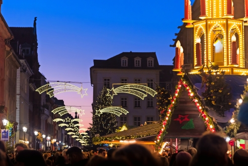 Mittelaltermarkt und Mittelaltermarkt und Weihnachtsmarkt in Esslingen, Deutschland