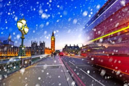 Big Ben und Westminster in einer kalten Winternachtµ4