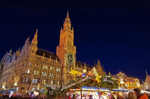 Münchner Christkindlmarkt auf dem Marienplatz, Deutschland