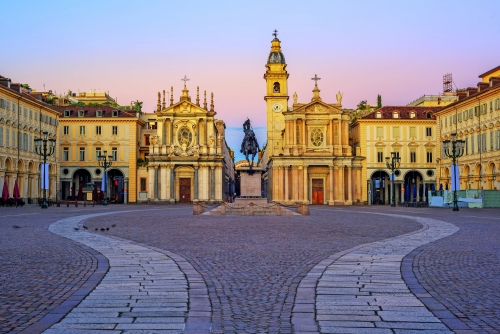 Piazza San Carlo und Doppelkirchen im Stadtzentrum von Turin, Italien