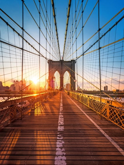 Brooklyn Bridge in New York im Sonnenlicht