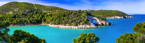 Italienischer Urlaub in Apulien - Naturpark Gargano mit wunderschönem türkisfarbenem Meer